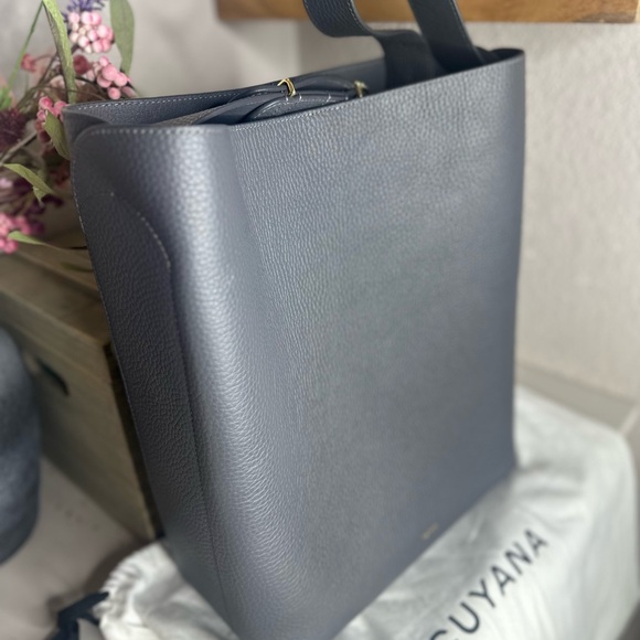 Cuyana Oversized Linea Leather Bag • Charcoal • MSRP $558 - Picture 4 of 9